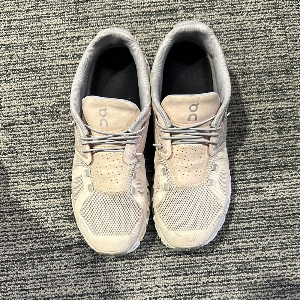 On Cloud 5 Pink Athletic Shoes, size 9